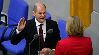 Scholz legt Amtseid im Bundestag ab | AFP