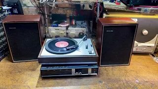 Philips stereo record playing system in full working order with excellent sound quality.
