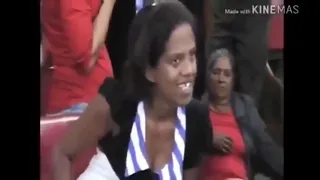 Mulher rindo dos crentes na igreja (Video Meme Awards)