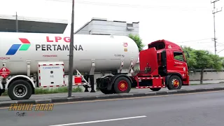 Truck spotting Noice passing large vehicles on the bypass road Truck Container Trailer Dump Trucks