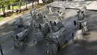 Памятник Шолохову - кони