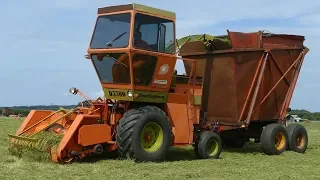Dronningborg D5500 Forage Harvest Doing it's Best Harvesting Grass in The Field | DK Agriculture