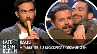 Klaas zwingt Mitarbeiter zu Blockflötenkonzert: Bohemian Rhapsody - Rauli | Late Night Berlin