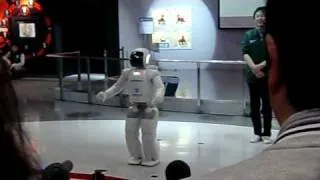 The Most Famous Humanoid Robot of Japan - Asimo by Honda