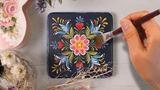 I painted folk art on an empty cookie can / Acrylic painting for beginners