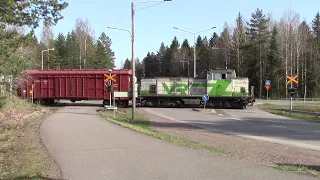 VR shunter passed SYDÄNMAANTIE level crossing @ Kouvola, Finland