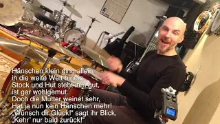 Schlagzeug spielen und singen