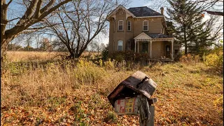 ABANDONED HOUSE FROZEN IN TIME- INSIDE OLD FAMILY HOME WITH EVERYTHING LEFT BEHIND