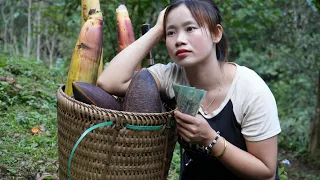 Harvest wild banana flowers and sell them at the market - grow potatoes l Lý Thị Sai