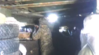 Бойцы АТО бьют по ДНР   Ukrainian Soldiers firing at positions militias