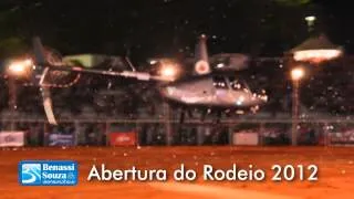 Abertura do Rodeio 2012 chegada do locutor no helicoptero em Campos Gerais