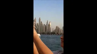 Дубай. Фонтан. Световое музыкальное шоу башни Бурдж-Халифа.  Дубай ночью.