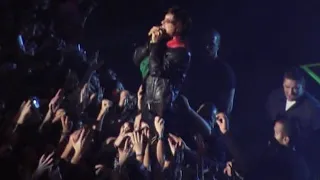 Jared Leto stage dives into crowd (Lisboa, Portugal) 2008 The Kill live, Thirty Seconds To Mars