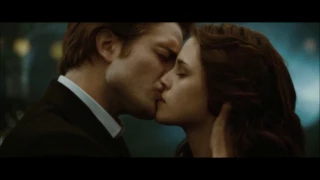 СУМЕРКИ. Сцены поцелуев Эдварда и Беллы из всех САГ.