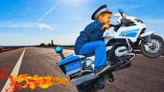 Kids Playing & Driving Sportbike / Pretend Play Police with Power Wheels BMW Mini Bike