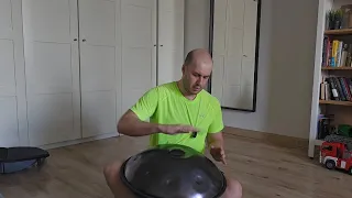 Будда Гришна играет на ханг. Handpan music meditation relax