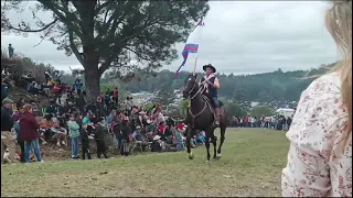 El desfile en la meseta