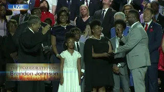 Brandon Johnson officially sworn in as Chicago mayor