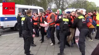 „Hier klebt sich keiner fest!“: Polizei greift gegen Klima-Kleber durch