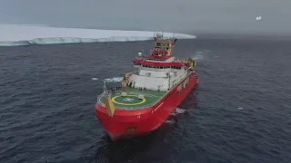 Research ship encounters the world's largest iceberg