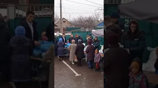 Мариуполь помощь людям в Церкви после концерта симфонического оркестра Воскресенье