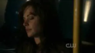 Smallville - 9x01 - Savior - Lois appears inside a train.