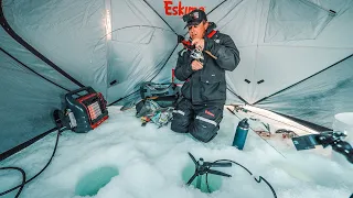 Lake Trout Ice Fishing With Livescope PLUS (LVS 34)