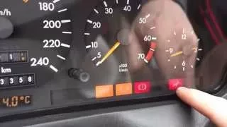 How works warning lights in Mercedes Benz dashboard