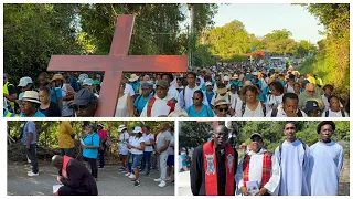 Pluies de grâces sur notre chemin de croix…chemin de Foi. Une grande ferveur en ce vendredi Saint