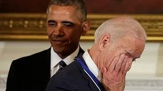 Obama condecora y hace llorar de felicidad a Biden