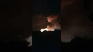 Видео взрывов российского БК в Брилевке на Херсонщине наши бойцы накрыли эшелон техники 40 вагонов👍