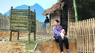 A homeless mother and daughter build a bamboo locker and receive help from a mysterious person