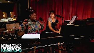 Norah Jones, Tarriona 'Tank' Ball - Rollercoasters (Live)