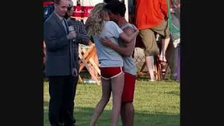 Taylor Lautner and Taylor Swift Kissing! on set of Valentines Day