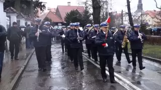 Salwy honorowe żegnały policjanta i jego rodzinę