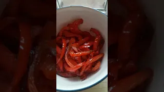 Теплый овощной салат с мацареллой.ну очень вкусно!!!