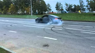 BMW E63 M6 дрифт валит боком