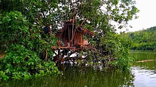 HUJAN DERAS DAN PETIR, MEMBANGUN SHELTER DI ATAS POHON YANG TENGGELAM