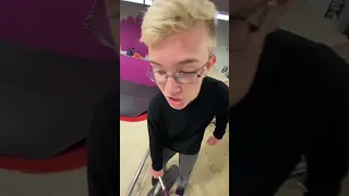 ЗАЧЕМ ЕМУ САМОКАТ БЕЗ КОЛЕС??🤨😳 #tricks #scooter #skatepark #трюки #самокат #скейтпарк