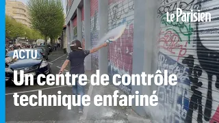 Des motards en colère "décorent" un centre de contrôle technique pour les deux-roues