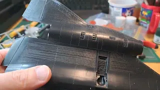 Revell 1/72 SR-71 Blackbird build-01