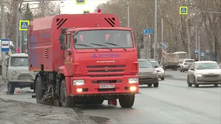 Щётки вместо плуга: ДЭУ переодевают технику к весне в Новосибирске