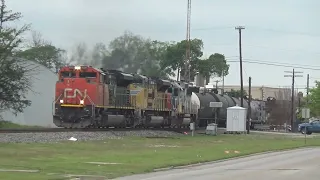 CN 8009 w/ Patched SSW Leads the MFWEW-29 at Bryan, TX 3/30/23