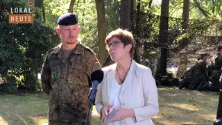 AKK in Celle: Annegret Kramp-Karrenbauer beim ersten Standortbesuch