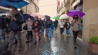 Walking in the rain, in Rome, Italy 4K