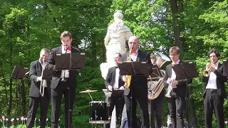 Upbeat dance music. Brass band. Духовой оркестр в Павловском парке.