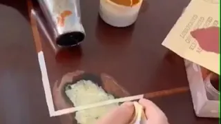 This guy fixed a table with instant noodles