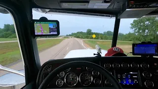 Rolling into Mississippi in the 389 Peterbilt