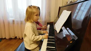 Ярослава (4 года) и Марианна (7 лет) Лемешкины. Два джазовых ансамбля.