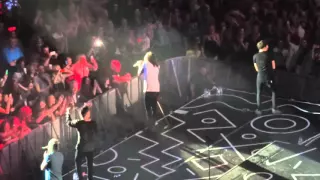 Drag Me Down/Lilo Water Fight - One Direction Manchester 03.10.15